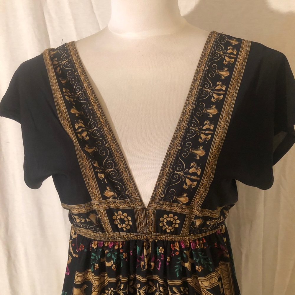 Slinky silky scarf black dress with gold and flowers 🌺 size small v-neck - Picture 7 of 15